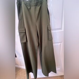 Beyond Yoga Olive Green Utility Pants with Side Flap Pockets and Zip Pockets NWT